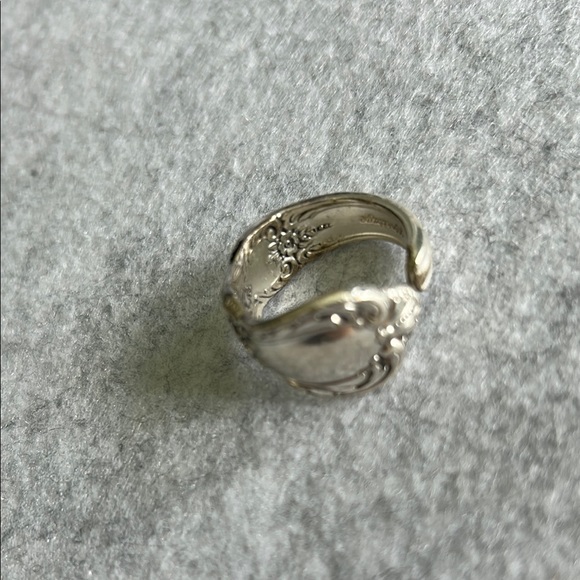 Oneida Stainless Steel Vintage-Inspired Thumb Ring - Picture 16 of 16